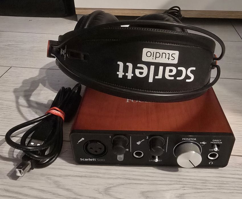 Interfata audio Focusrite Scarlett Solo plus casti Focusrite  HP60 MKI