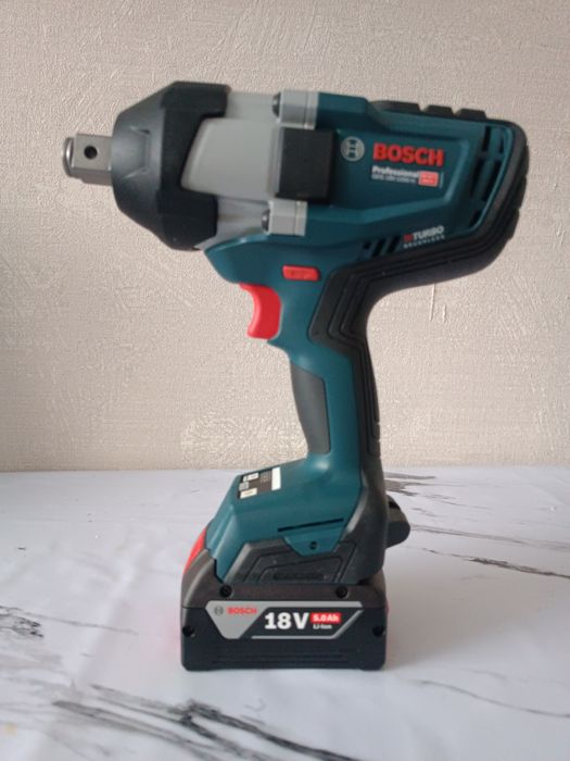 Гайковёрт BOSCH  новый!