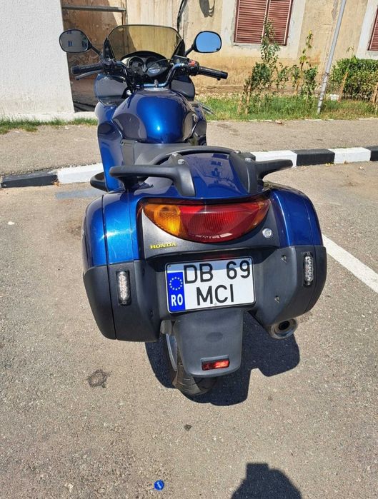 Motocicleta Honda Deauville 650