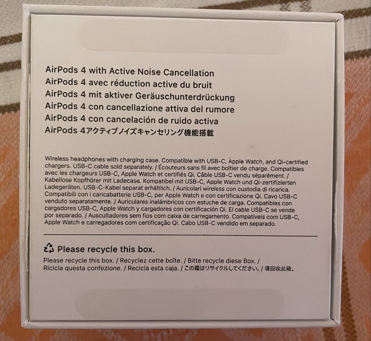 Дясна слушалка и кейс Apple AirPods 4 with Active Noise Cancellation  в гаранция