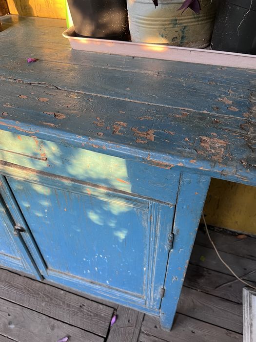 Деревянная тумба для сада