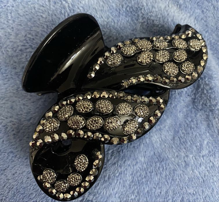 Заколки , крабики ,невидимки цена разная читайте в описании