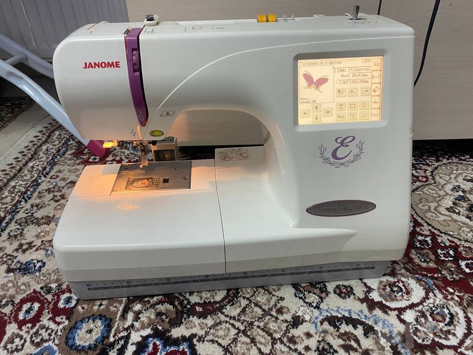 Вышивальная машинка б/у Janome