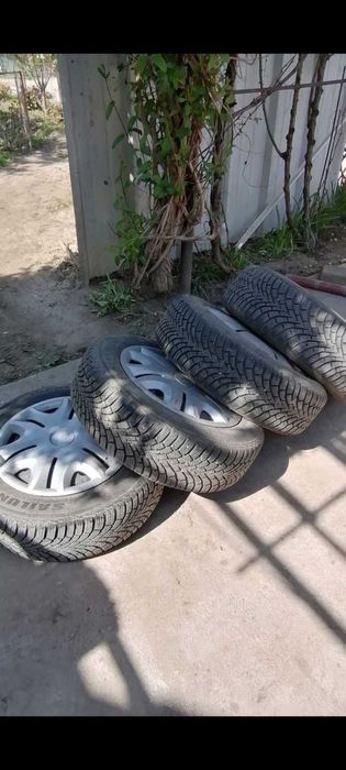 Roți de tablă cu cauciucuri de iarnă