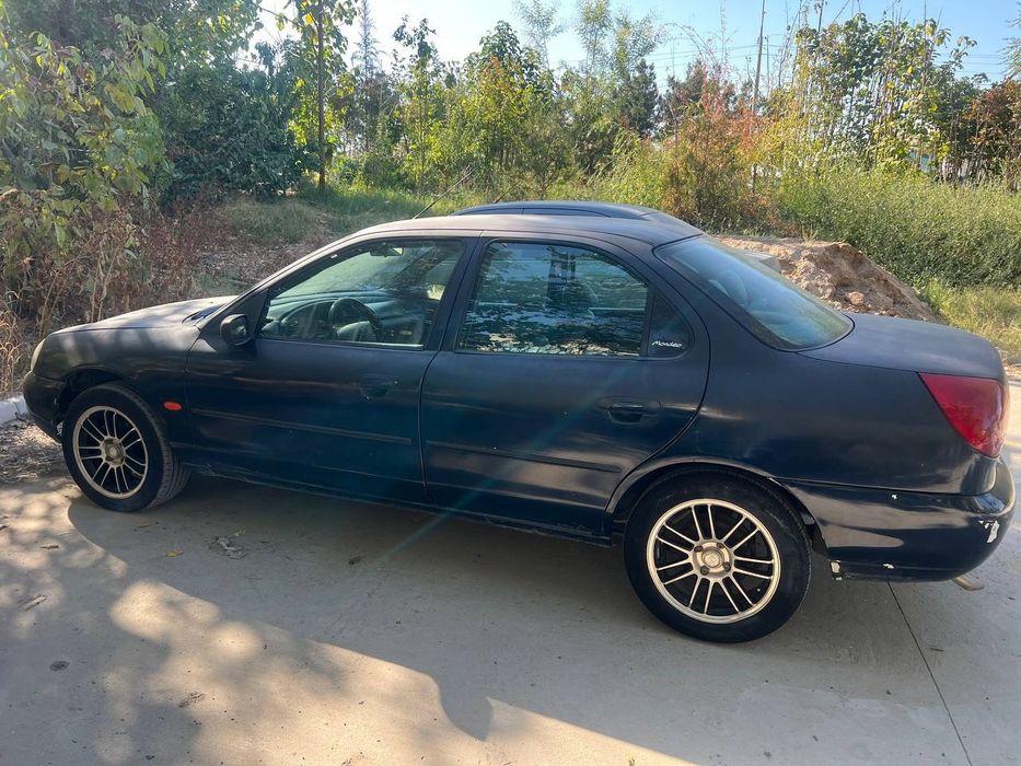 Ford 1998 yil yashil