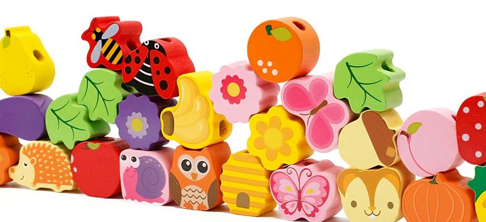 ХИТ Дърво с нанизване с плодове, животни и мъниста 102бр./дървени игри