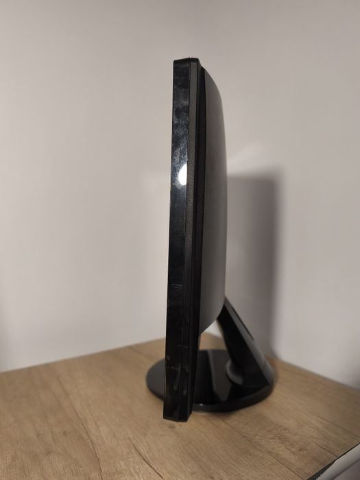 Vand monitor Asus, 23.6 inci