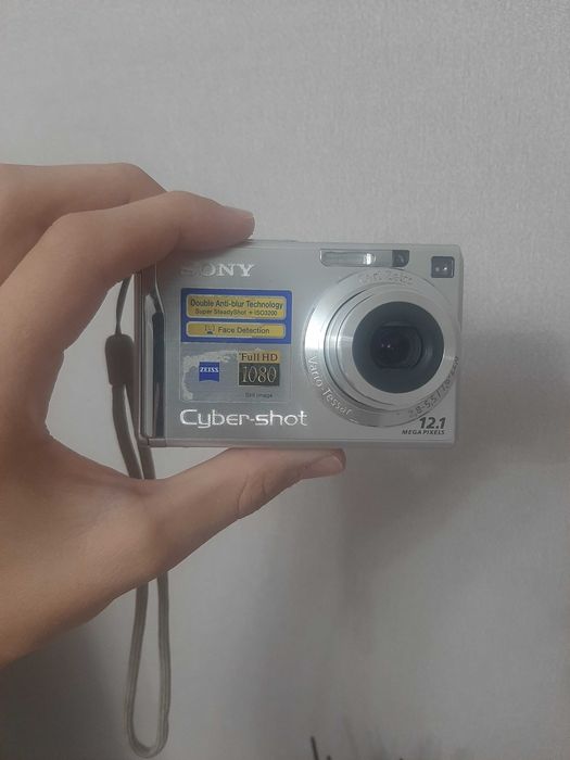Sony cyber-shot DSC-W200