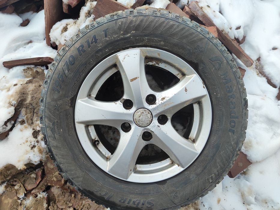 Диски с резиной от Тайота Ипсун