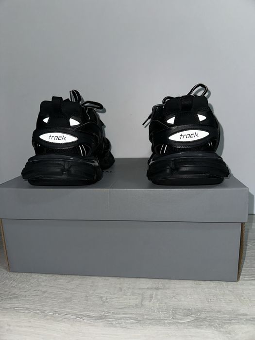 Balenciaga track