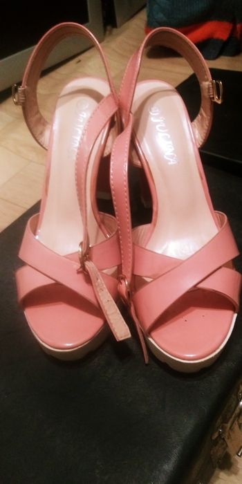 Продается платья