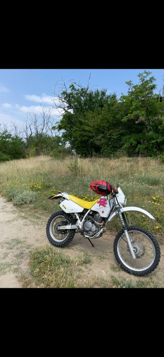 SUZUKI DR 350…….