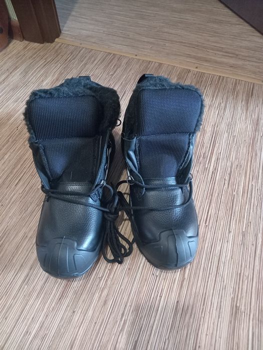 Продам зимние ботинки