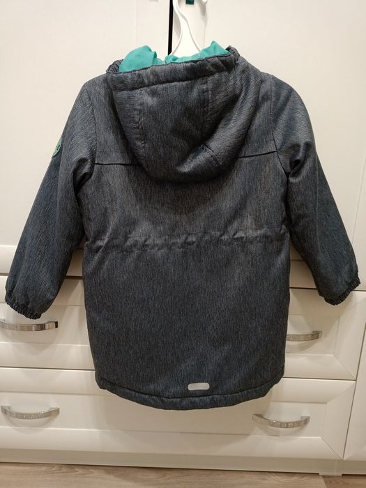 Продам куртку на девочку демисезонная