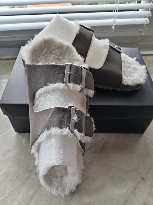 Маркови дамски чехли.