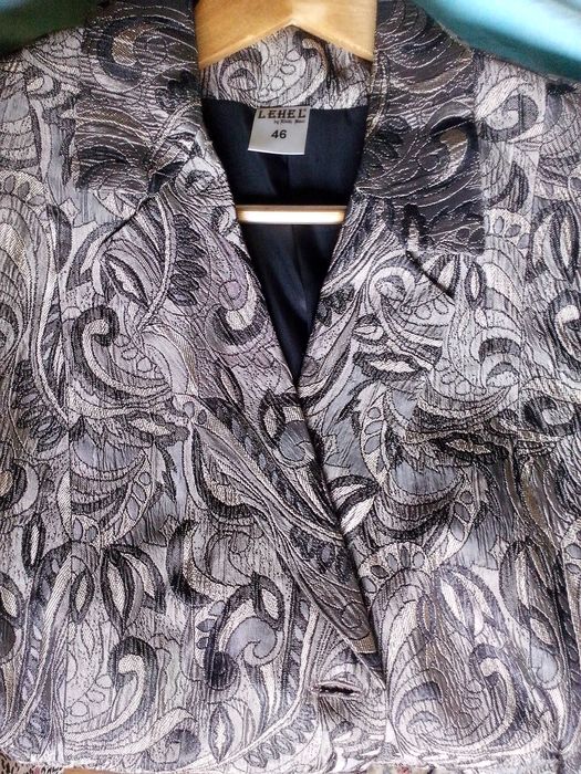 taior,sacou 46/48,elegant,gri satinat,pentru ocazii deosebite