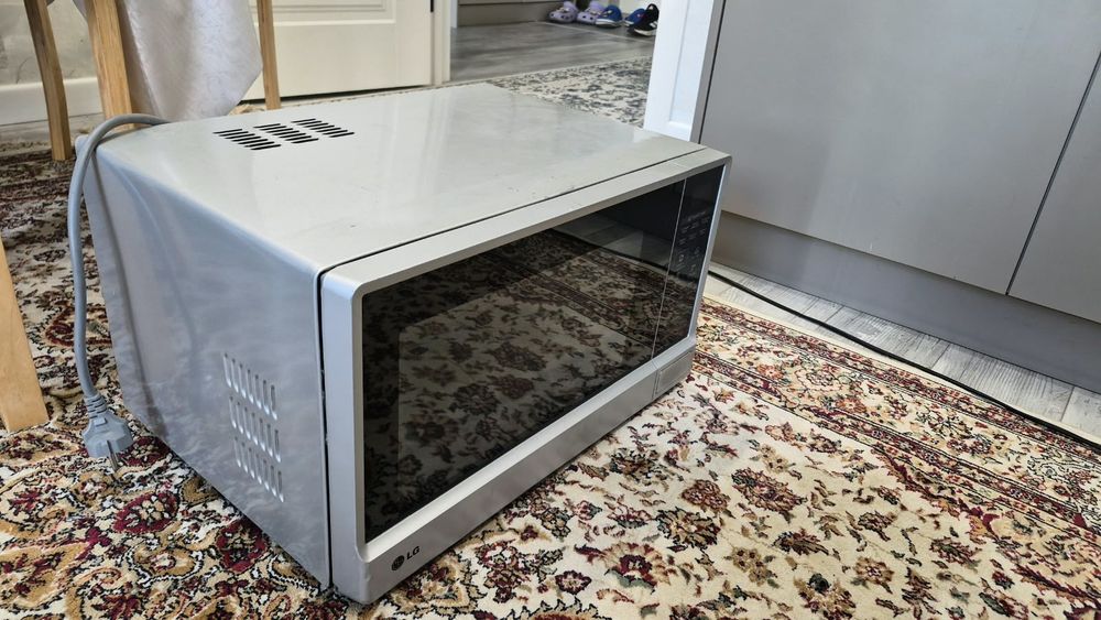Продам микроволновку LG