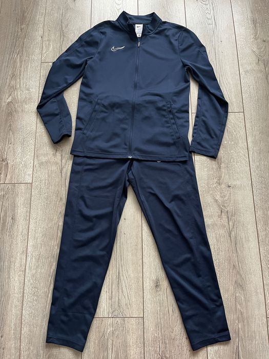 Спортен екип Nike