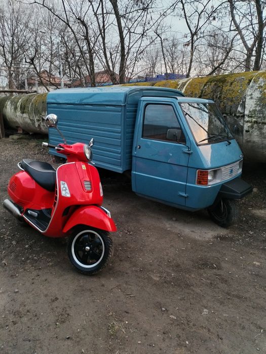 Scuter Piaggio Vespa 300 gts super sport  și triciclu  Ape 703