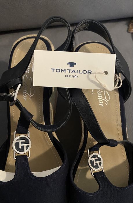 Страхотни сандали нови 43