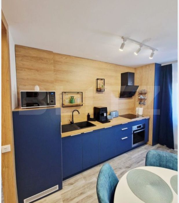 Apartament 3 camere 2 bai central etaj 2/4