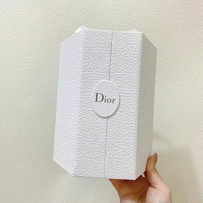 8 март подарок Адвент календарь  Dior