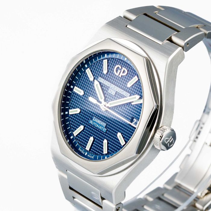 Girard Perregaux Laureato 42mm 81010 Blue dial