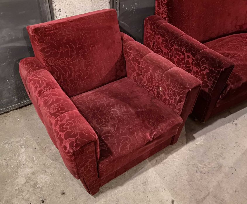 Диван, два фотьойла и таборетка