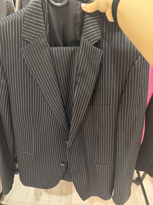 Продам костюмы мужские