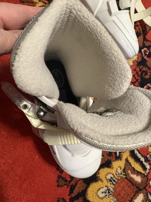 Продам коньки девочка