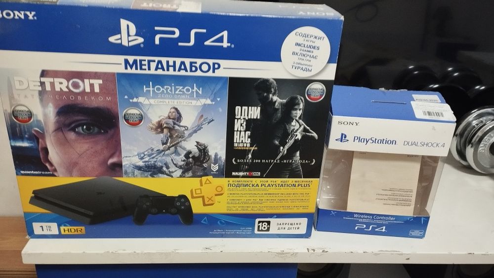 PS4 Slim 1TB, отличное состояние, с двумя джойстиками