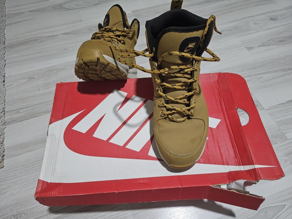 Vând bocanci , ghete nike aproape nou 41