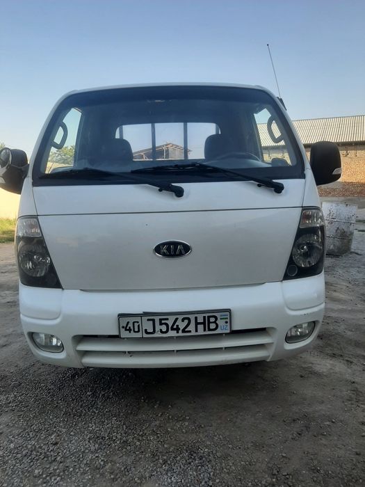 Kia bongo sotiladi