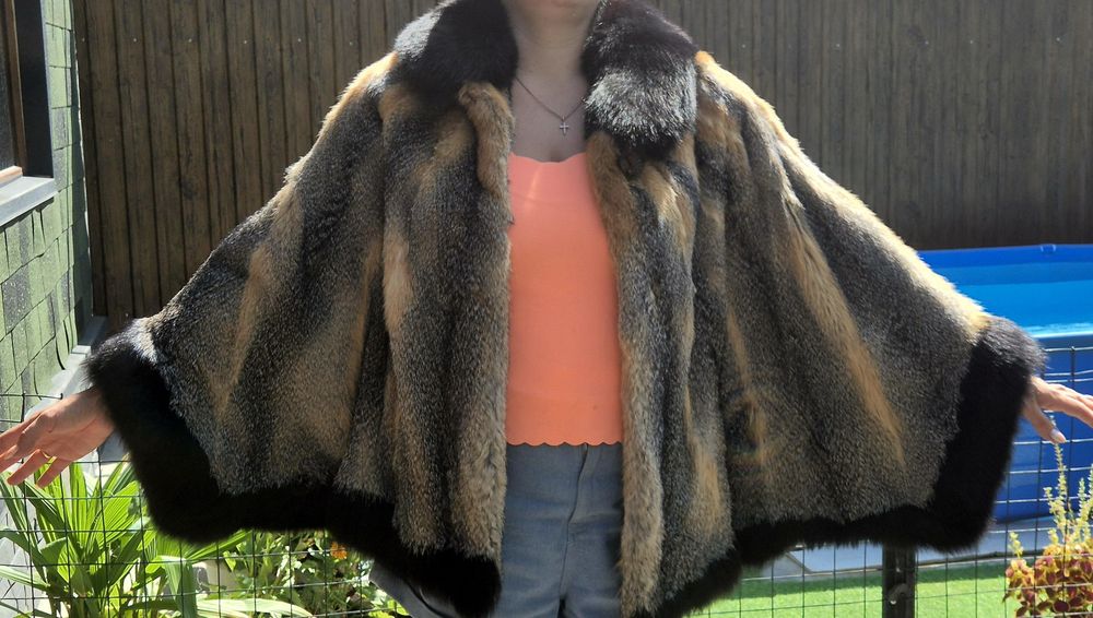 Шубка пелерина..