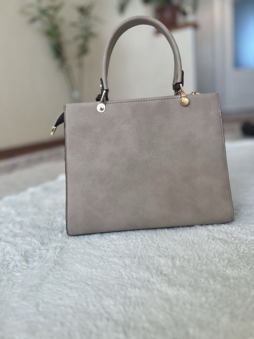 продам сумку Guess