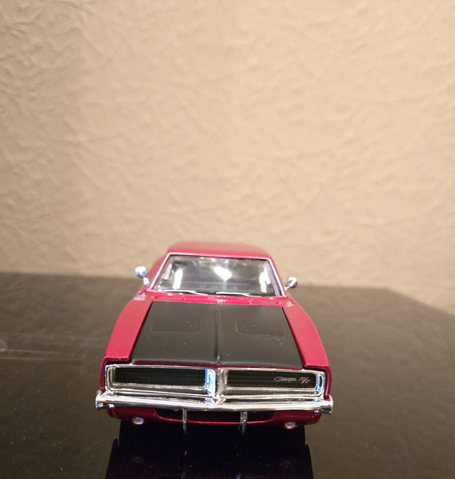 Продаётся колекционный  Dodge Charger