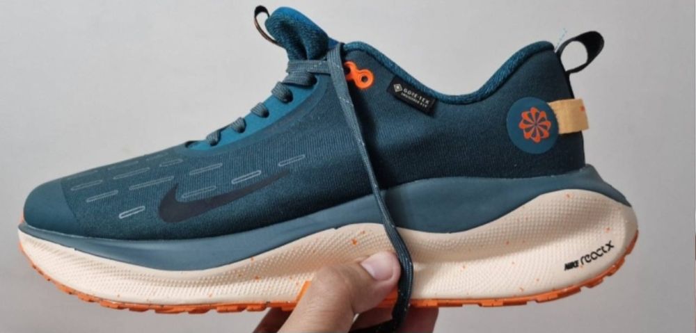 Кроссовки Nike..