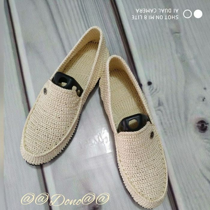 Oyoq kiyimlar to'qilgan