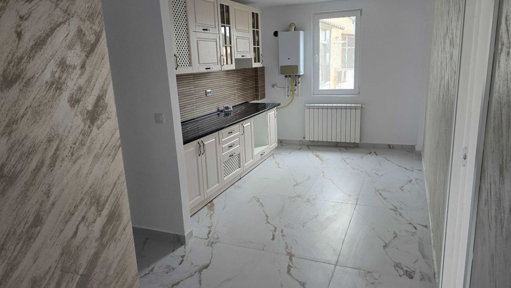 Apartament cu 3 camere Decomandat 2 bai 70 mp pe mijloc 62500