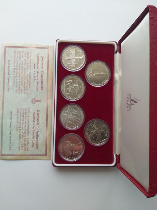 Продам набор монет