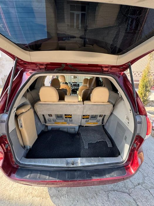 Toyota sienna sotiladi
