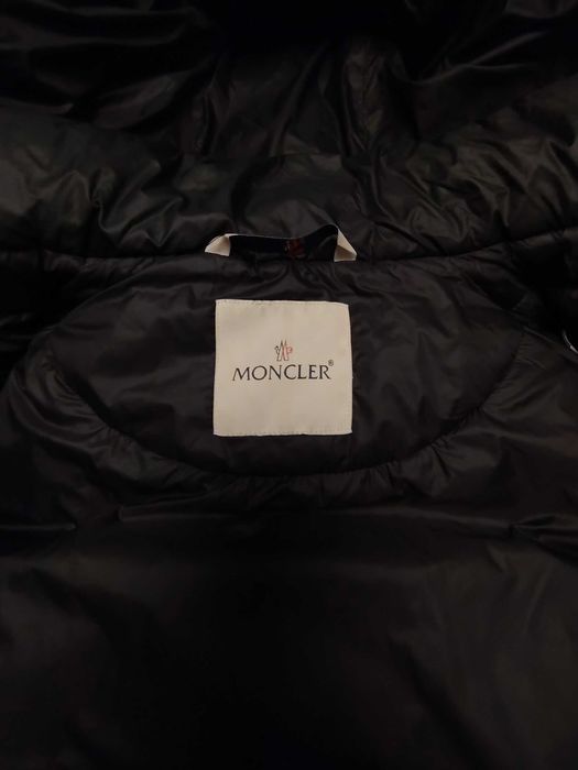 яке Moncler уникално
