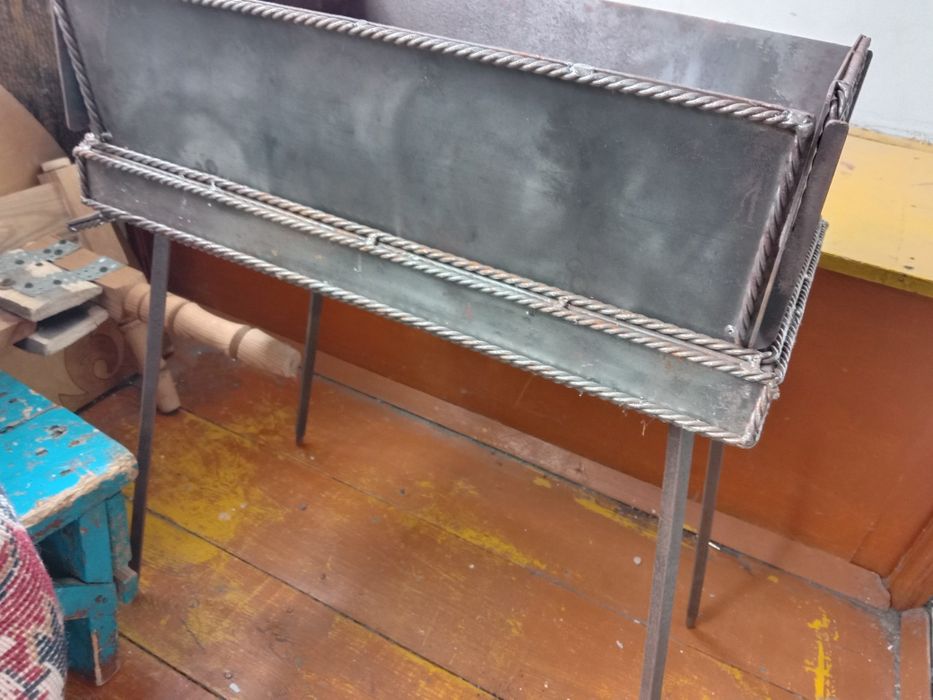 Хороший железный мангал