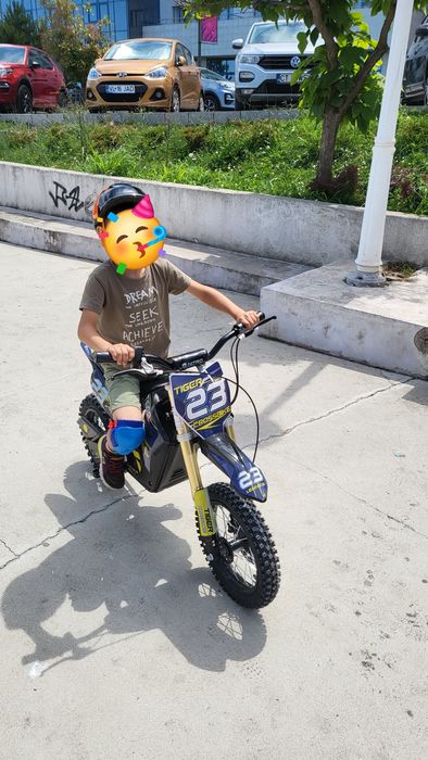 Vând motocicleta electrica copii