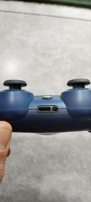 Срочно продам джойстик оригинальный на Sony PS4 Dualshock