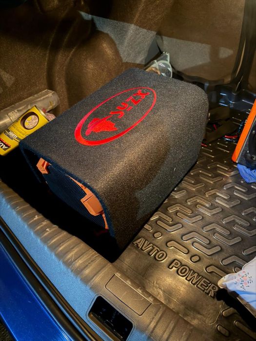 Продам саб почти новый !!