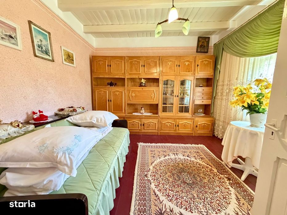 Casă cu 3 camere și teren de 1700 mp