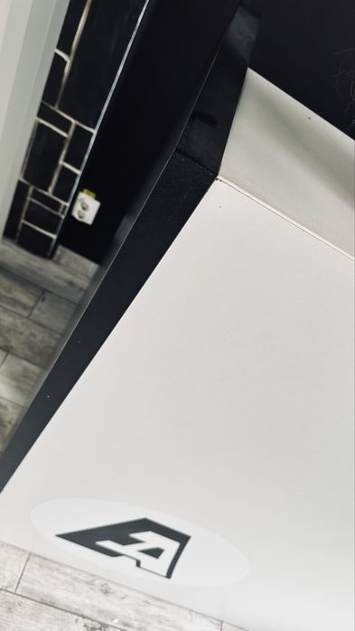 Receptie,scaun coafor,masuta,raft produse wella