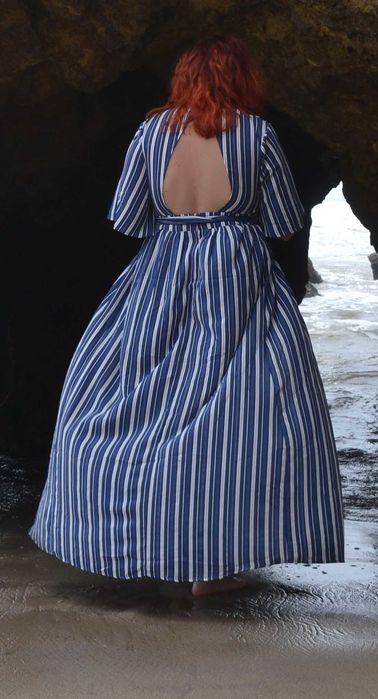 Vand rochie - salopeta cu pantaloni scurti si trena