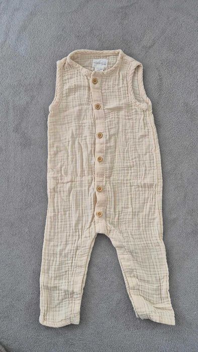 Бодита с къс и дълък ръкав и дрешки 9-12 месеца